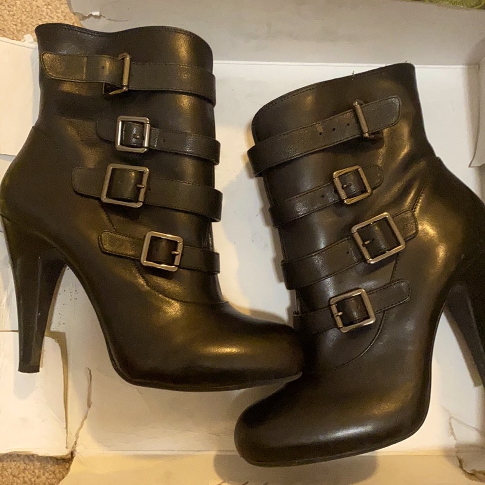Gianni Bini Cadet black size 8.5 ankle boot